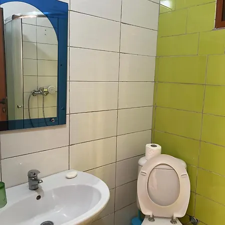 Vlora Apartments فلورا
